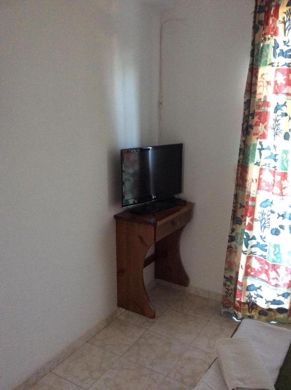 Fania Apartments room 1